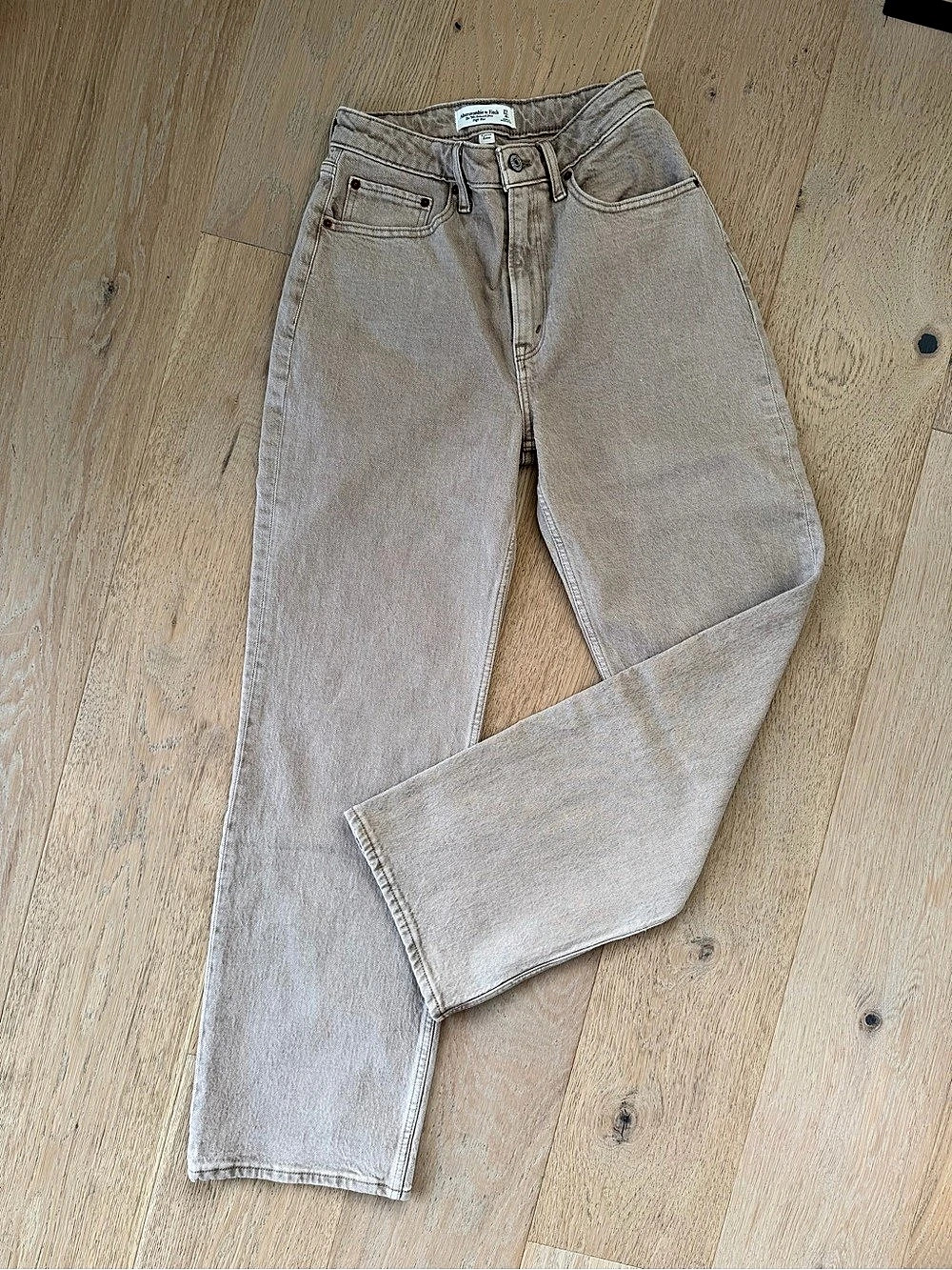 Abercrombie and Fitch Curve Love The 90’s Relaxed Jean High Rise in Beige Waist